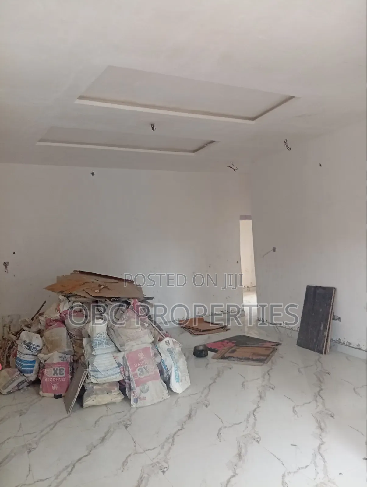 3 Bedrooms Flat for Sale in Soluyi