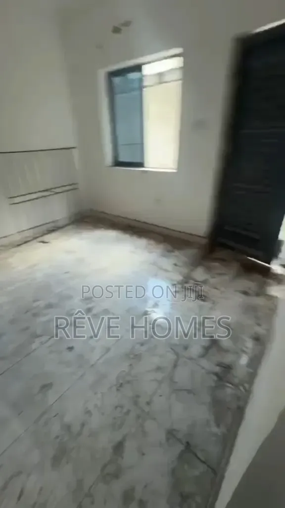 Studio Apartment in Ilupeju for rent in Ikorodu Road / Ilupeju