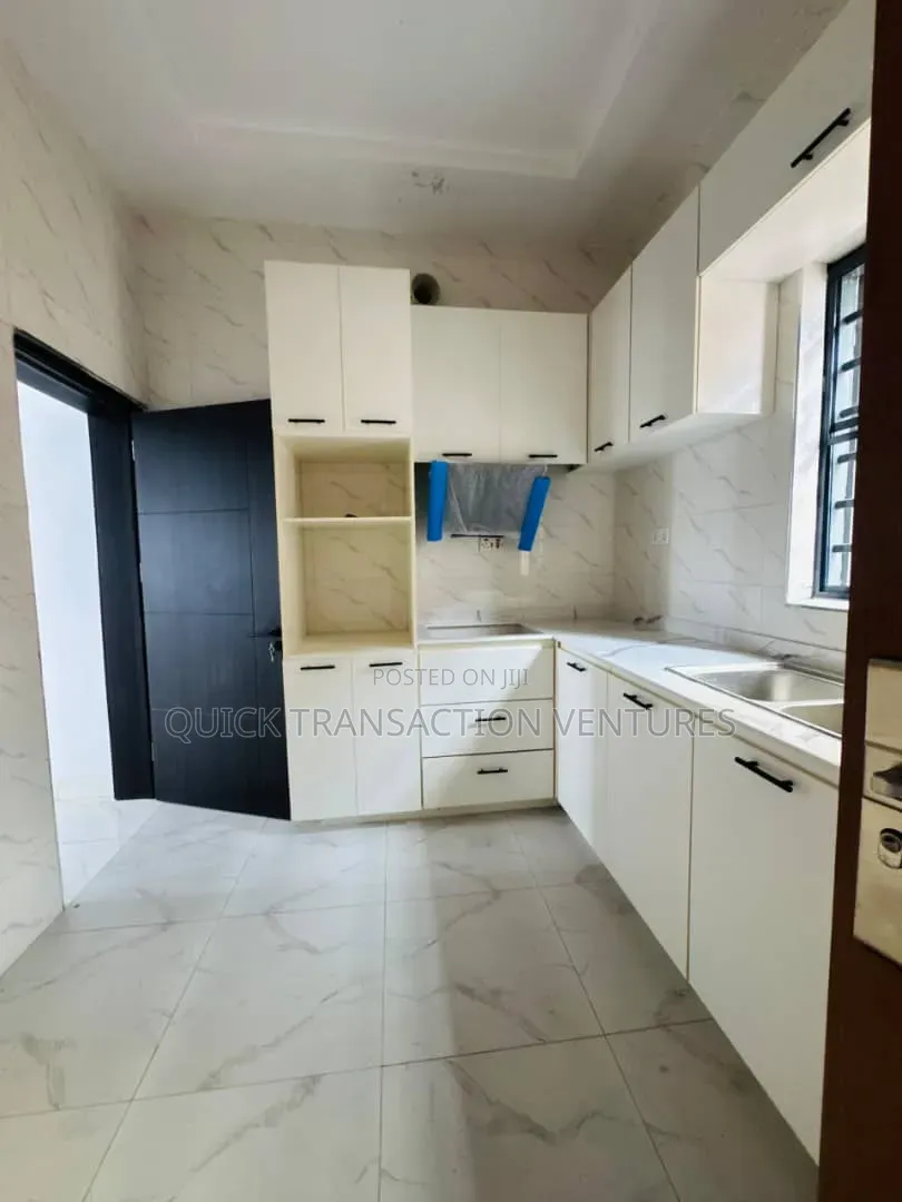 3bdrm Apartment in Kilo for sale in Kilo