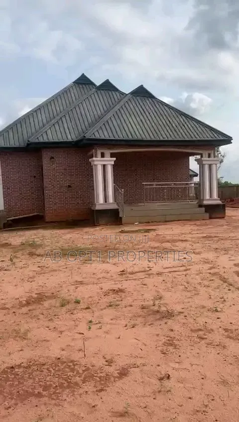 6bdrm Bungalow in Egba, Auchi Bypass, Benin City for sale in Benin City