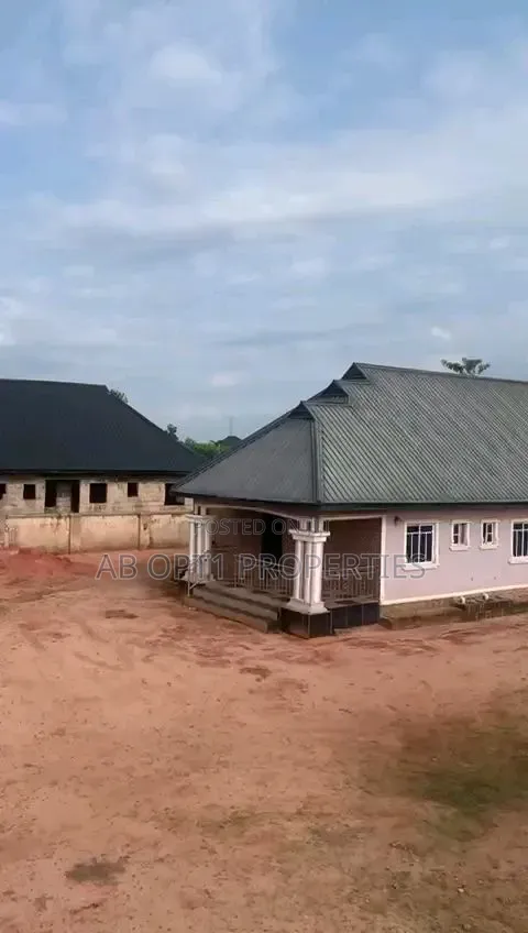 6bdrm Bungalow in Egba, Auchi Bypass, Benin City for sale in Benin City