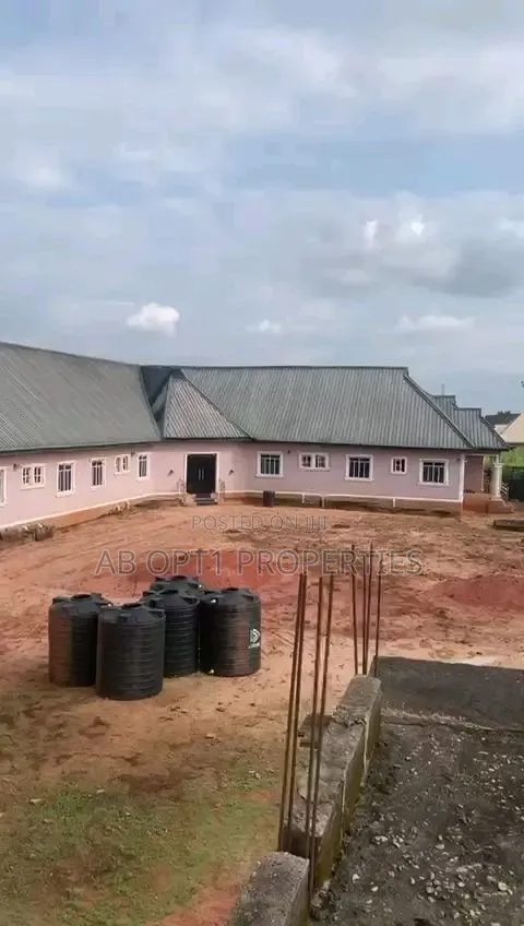6bdrm Bungalow in Egba, Auchi Bypass, Benin City for sale in Benin City