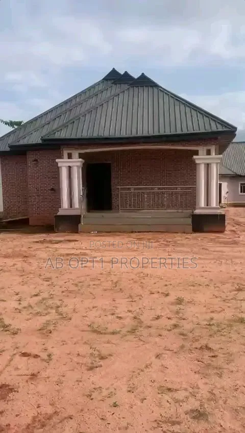 6bdrm Bungalow in Egba, Auchi Bypass, Benin City for sale in Benin City