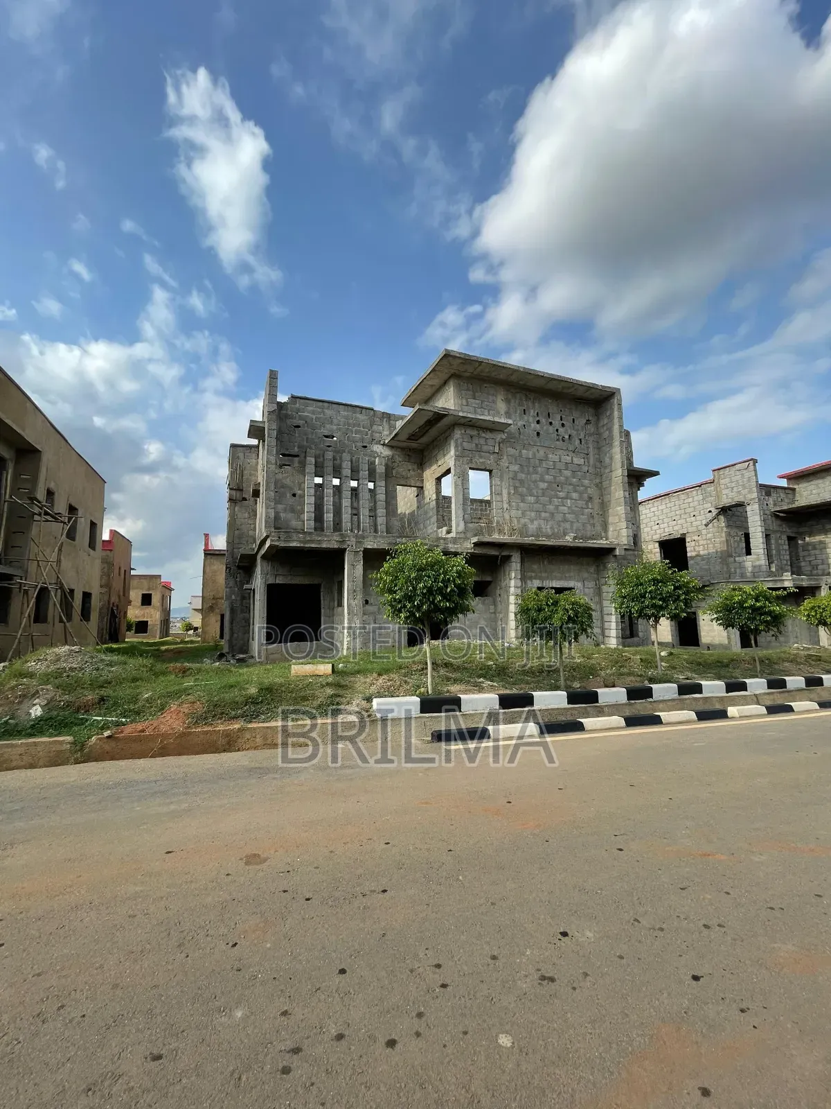5bdrm Duplex in Life Camp for sale in Life Camp