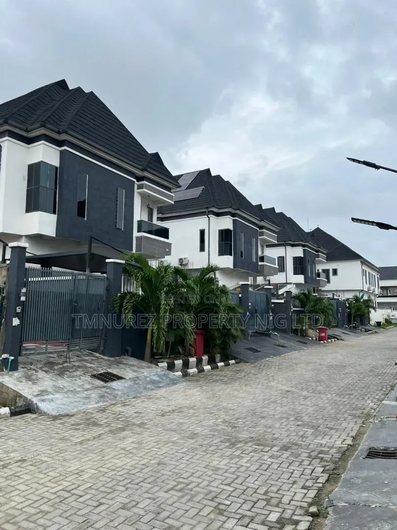 4bdrm Duplex in Chevron for sale in Chevron