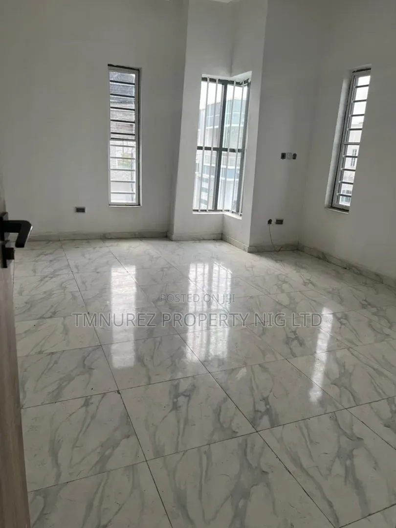 4bdrm Duplex in Chevron for sale in Chevron