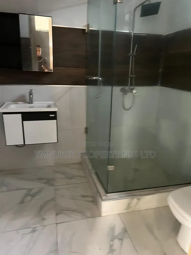 4bdrm Duplex in Chevron for sale in Chevron
