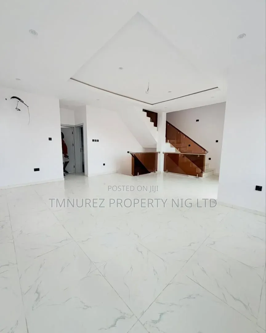4bdrm Duplex in Obanikoro for sale in Obanikoro