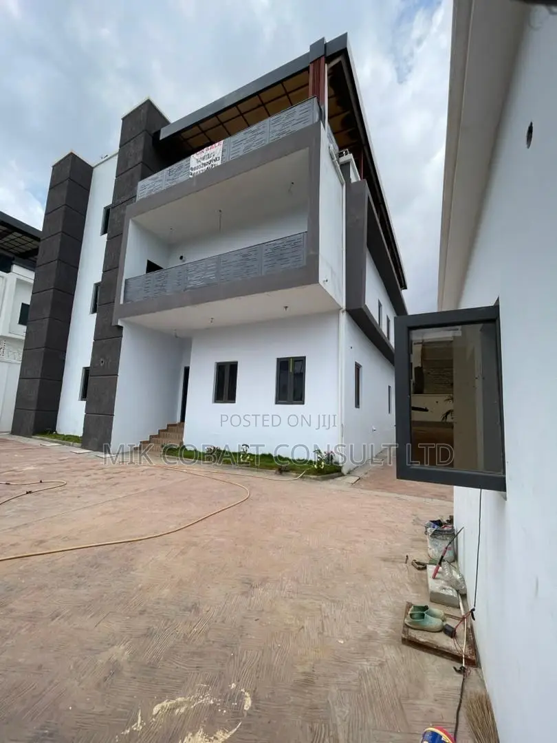 5bdrm Duplex in Ochacho, Life Camp for sale in Life Camp