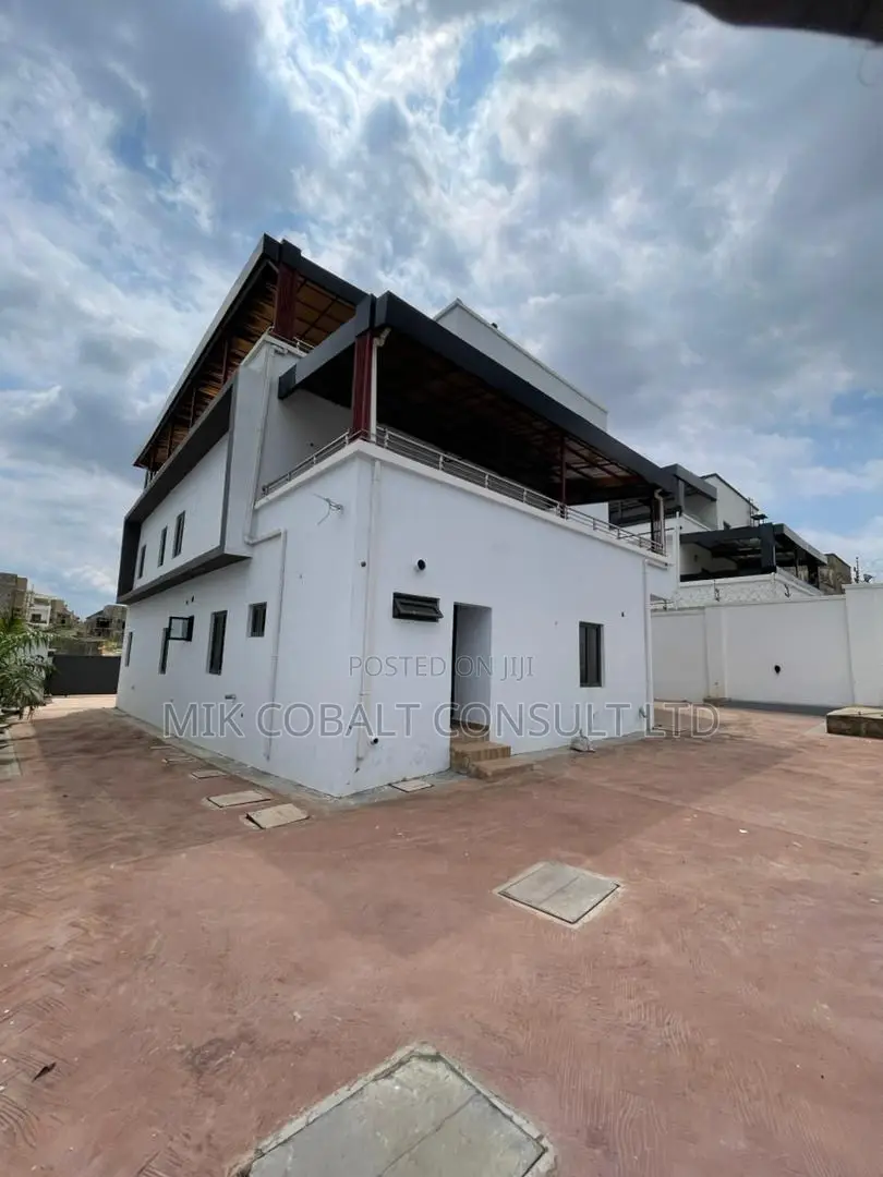 5bdrm Duplex in Ochacho, Life Camp for sale in Life Camp