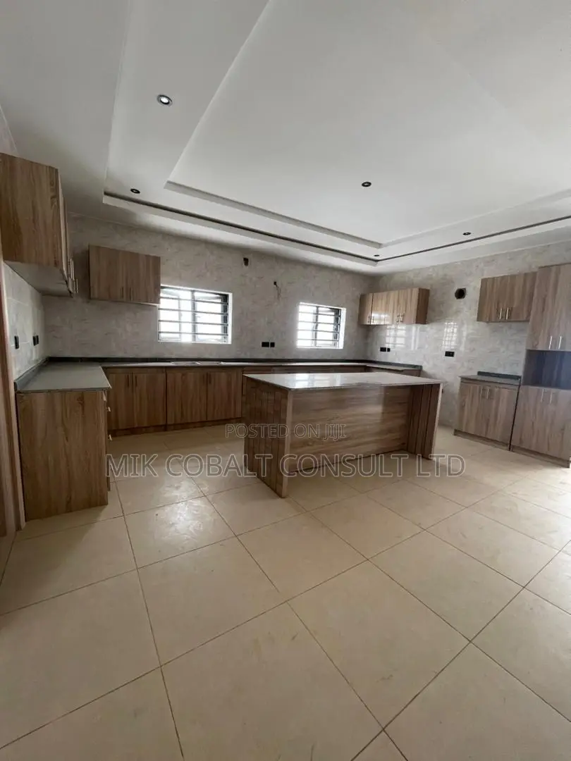 5bdrm Duplex in Ochacho, Life Camp for sale in Life Camp