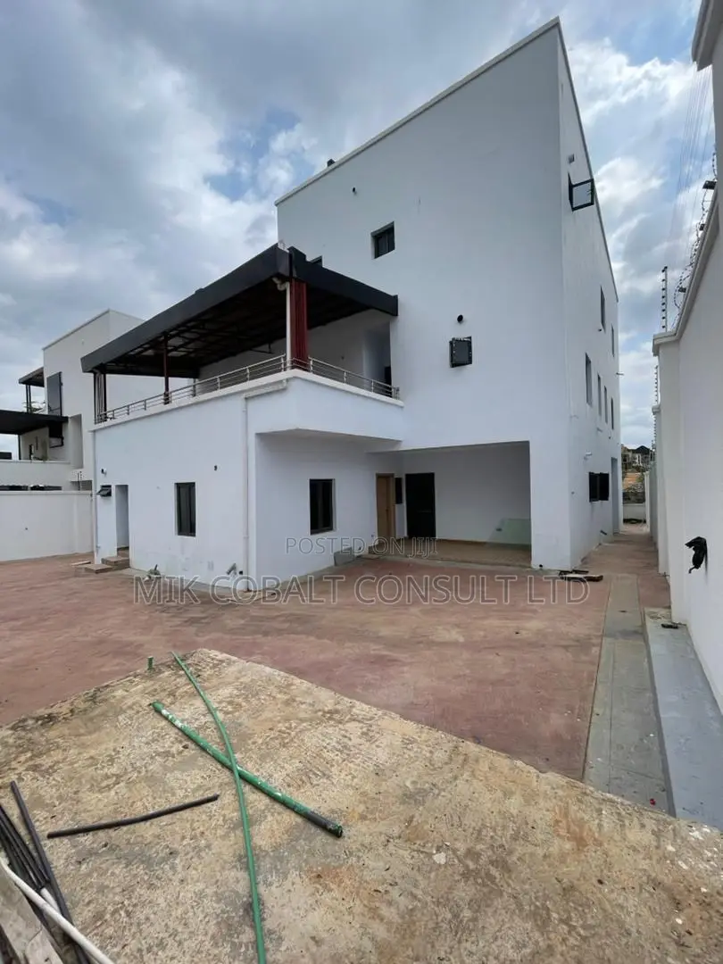 5bdrm Duplex in Ochacho, Life Camp for sale in Life Camp
