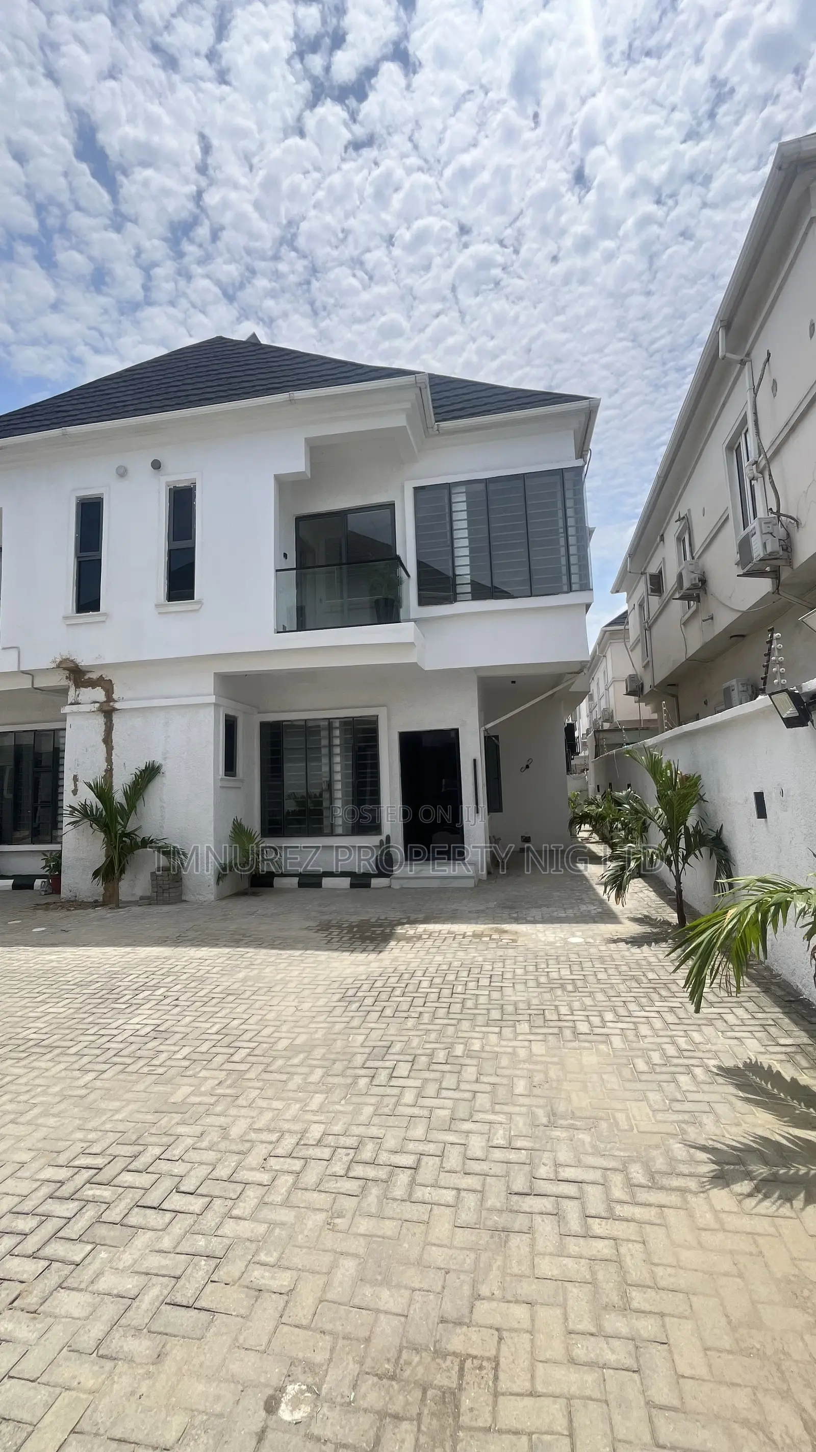 4bdrm Duplex in Orchid Estate, Chevron for rent in Chevron