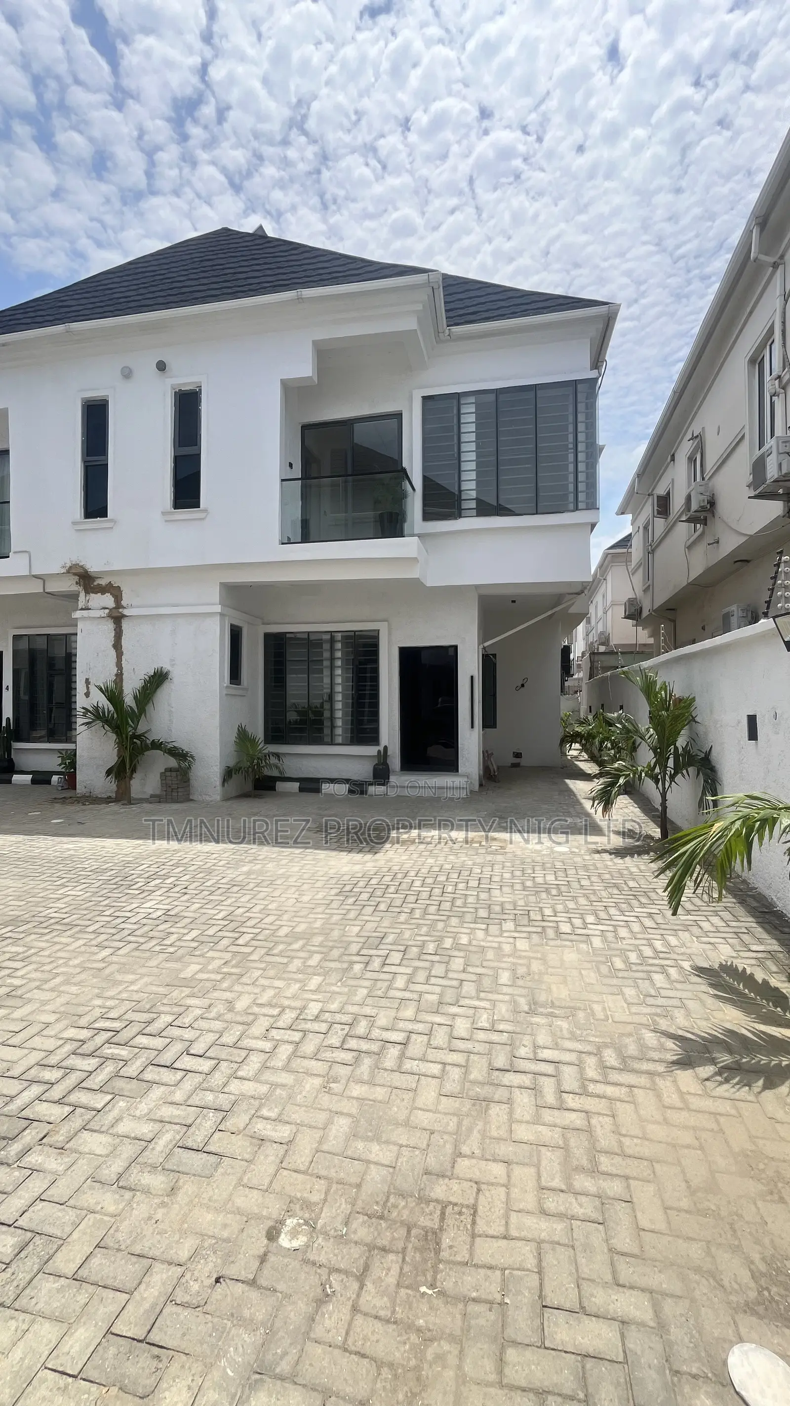 4bdrm Duplex in Orchid Estate, Chevron for rent in Chevron