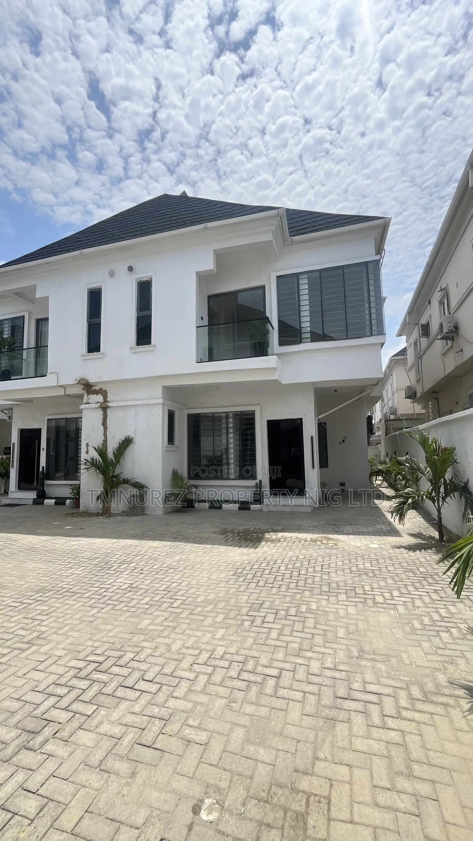 4bdrm Duplex in Orchid Estate, Chevron for rent in Chevron