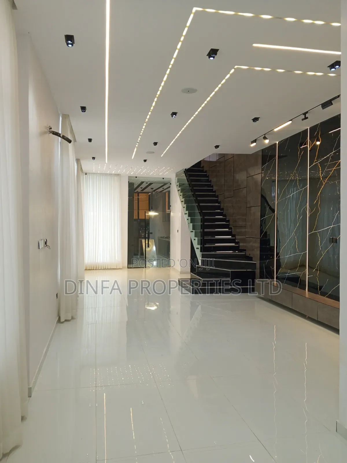 5bdrm Duplex in Ikota for sale in Ikota