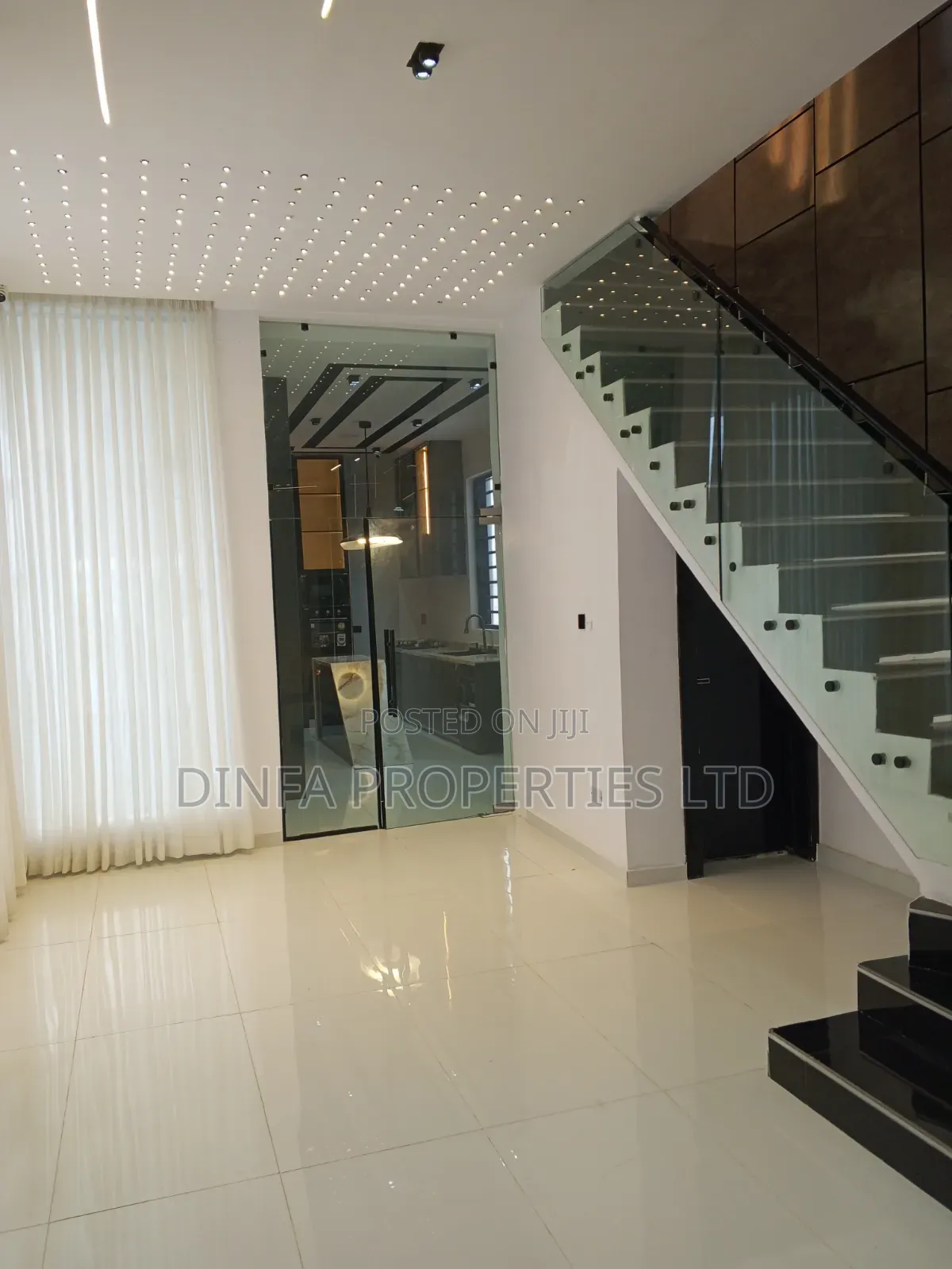 5bdrm Duplex in Ikota for sale in Ikota