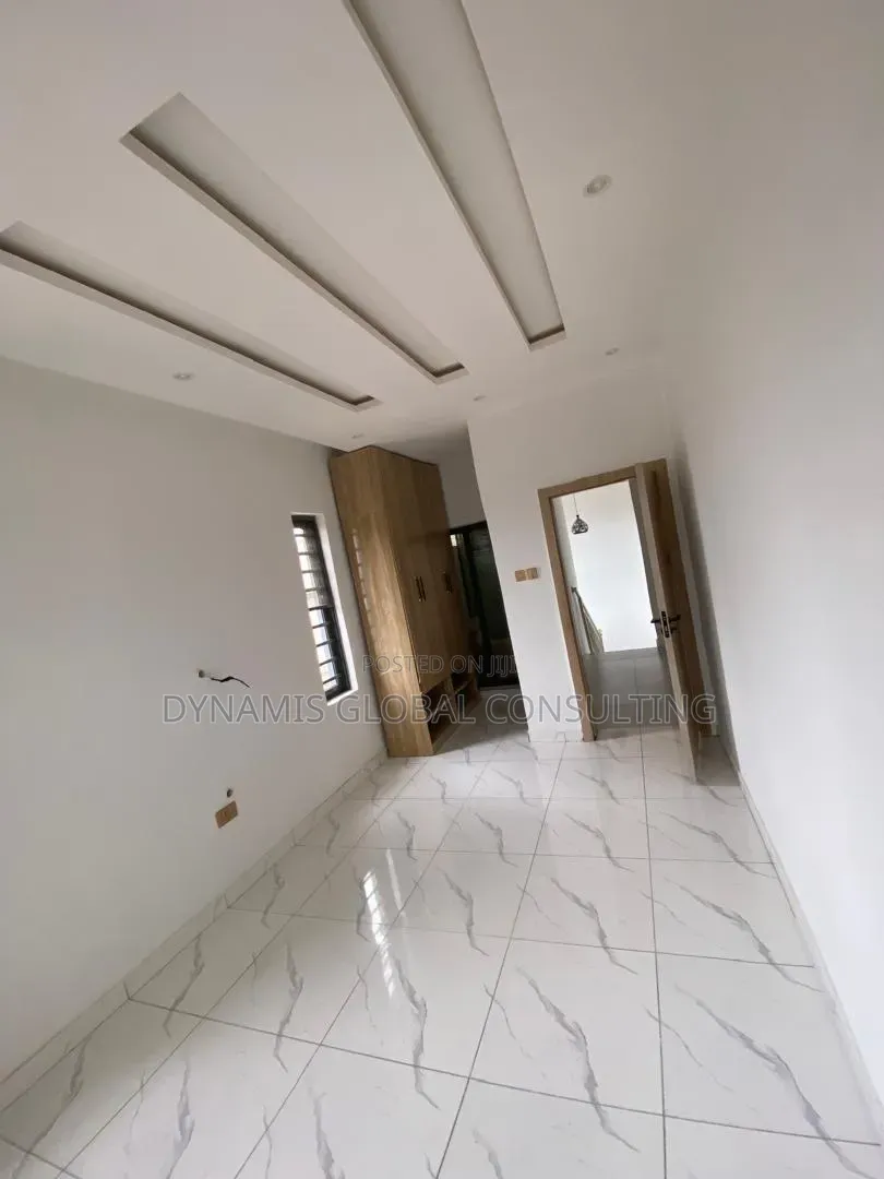Furnished 3bdrm Duplex in Omole Phase 2 for sale in Omole Phase 2