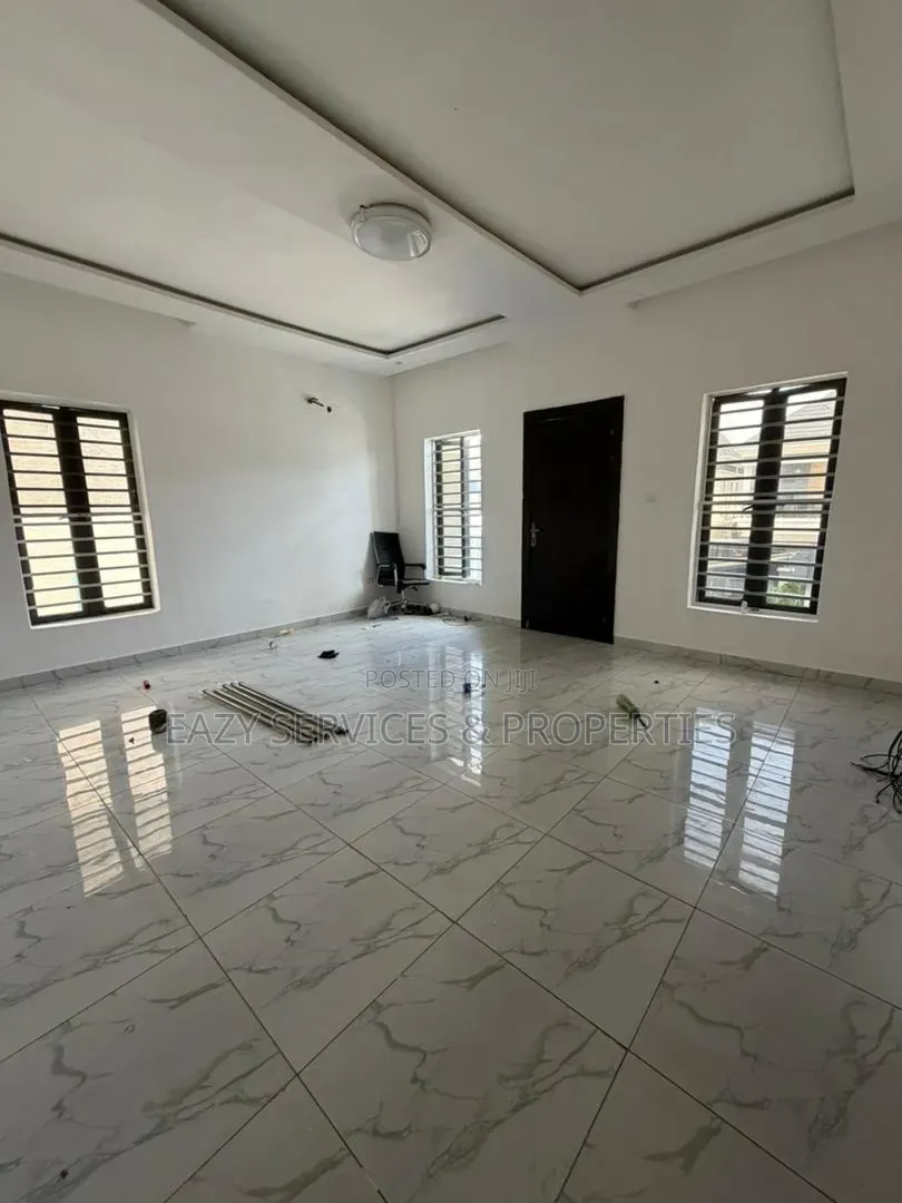 4bdrm Duplex in Dpkay Estate, Chevron for rent in Chevron
