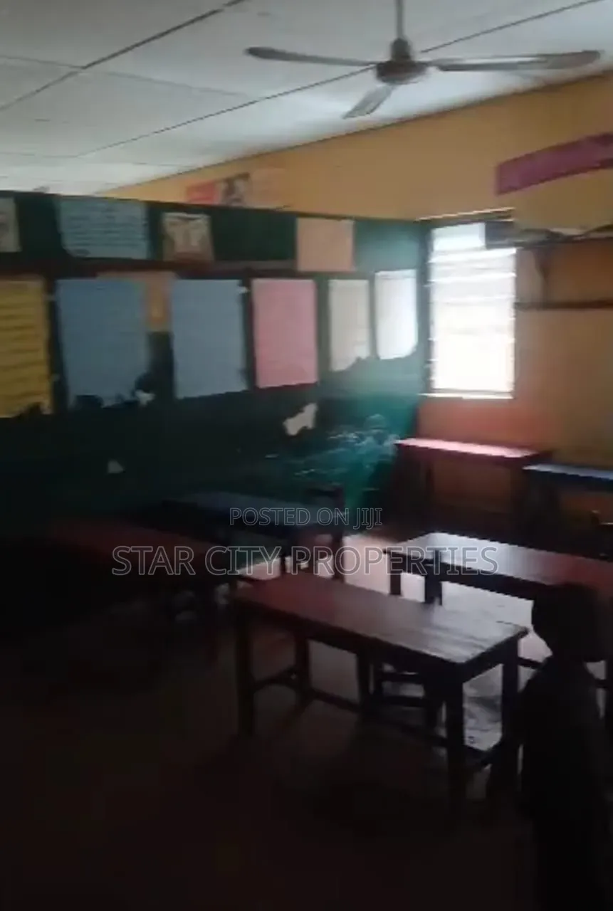 10bdrm Bungalow in Shomolu for sale in Shomolu / Shomolu