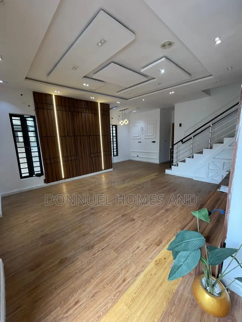 5bdrm Duplex in Ikota for rent in Ikota