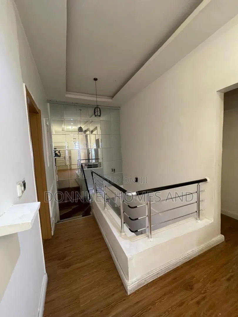 5bdrm Duplex in Ikota for rent in Ikota