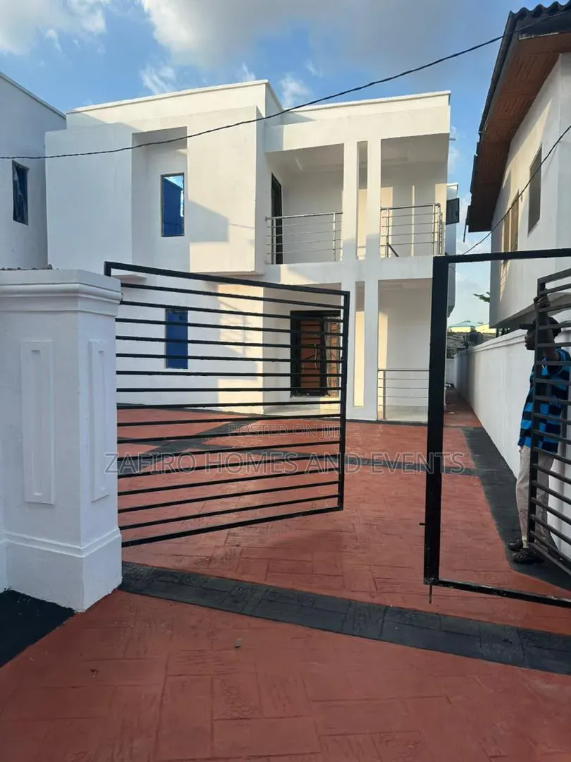 4bdrm Duplex in Dejo Oyelese Old, Ibadan for sale in Ibadan