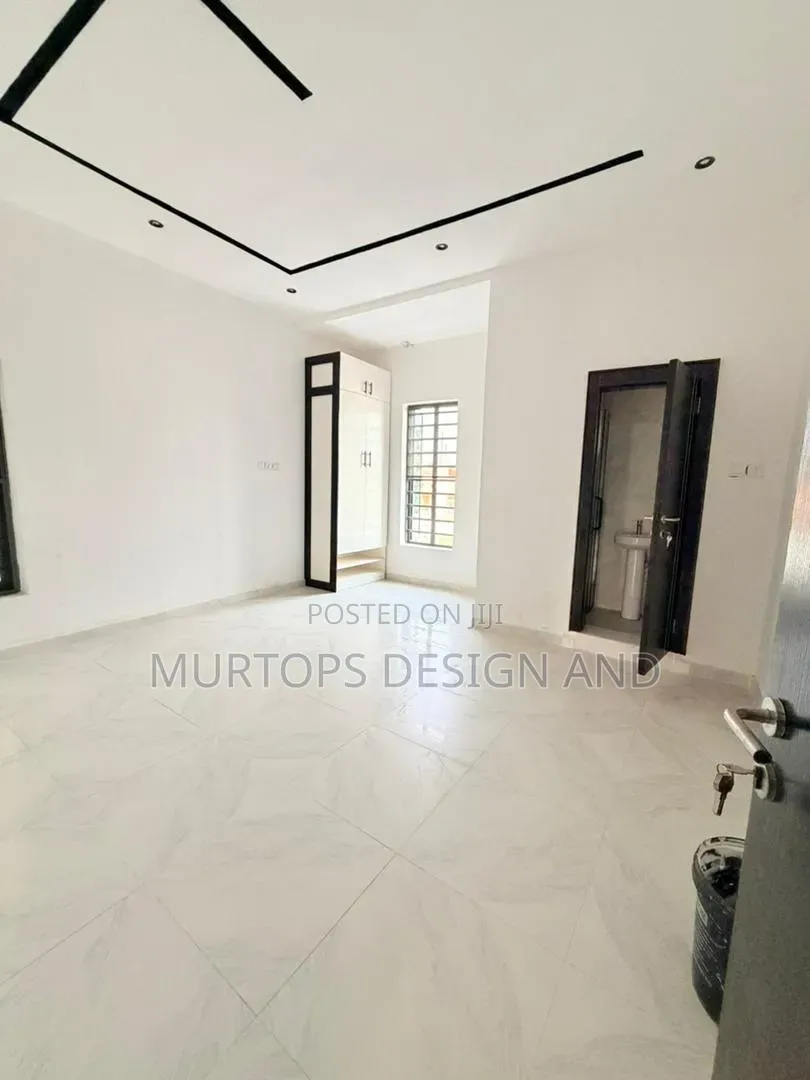 4bdrm Duplex in Mende for sale in Mende