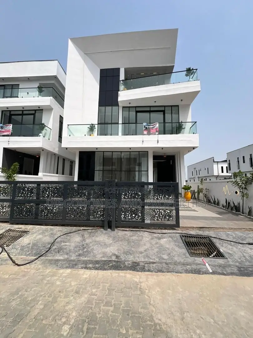 5bdrm Duplex in Chevron for sale in Chevron