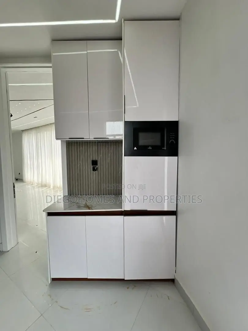 5bdrm Duplex in Chevron for sale in Chevron