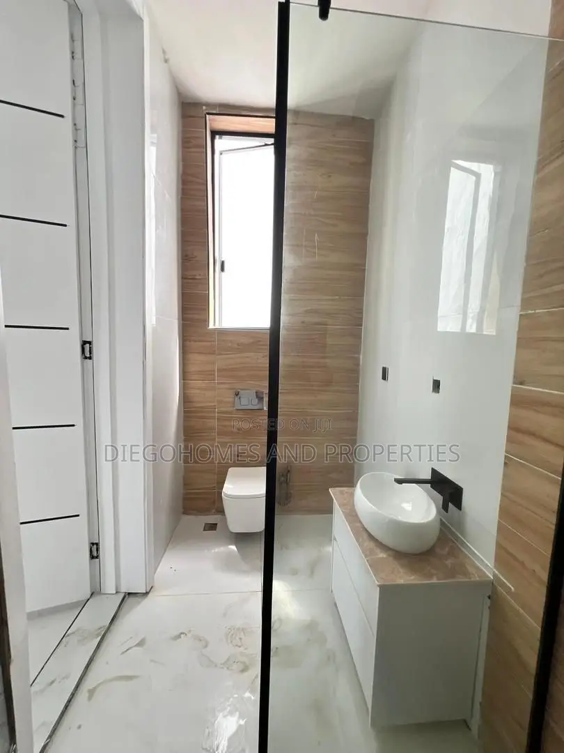 5bdrm Duplex in Chevron for sale in Chevron