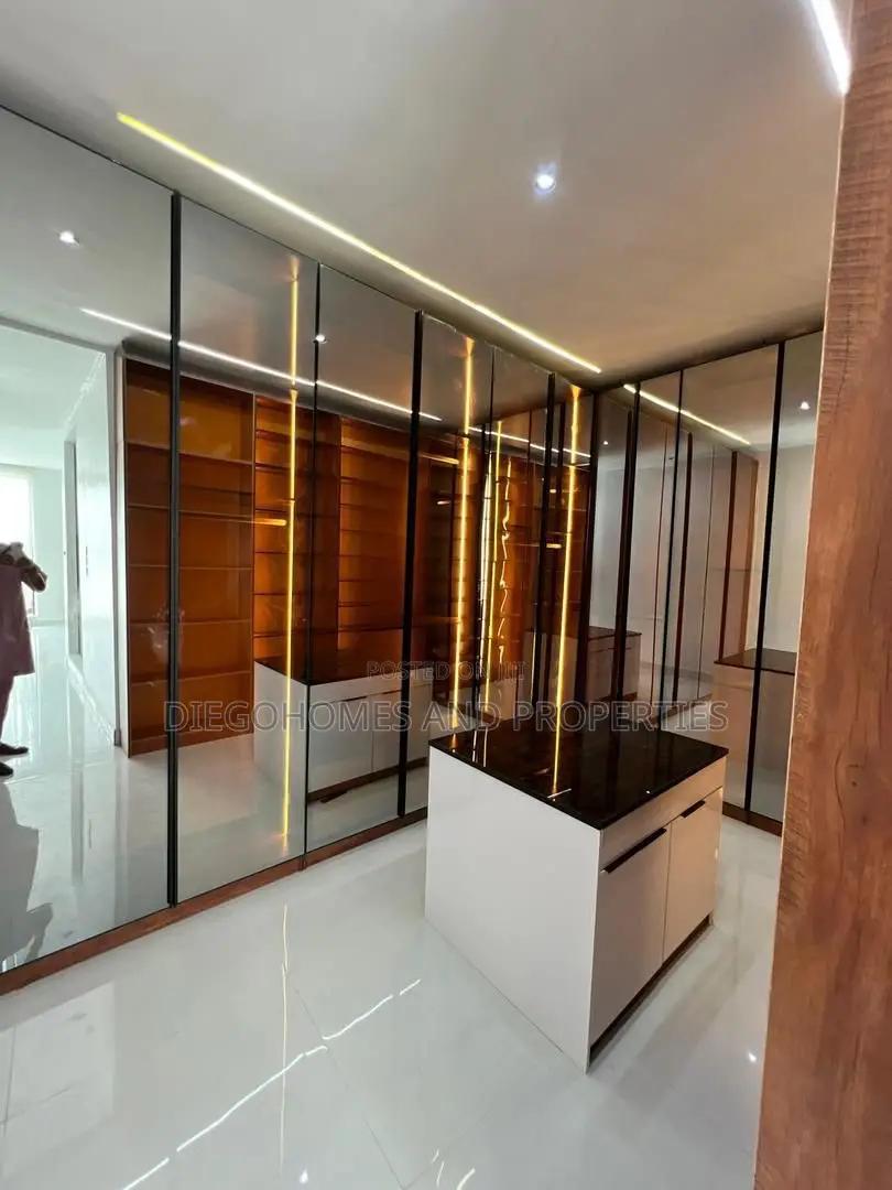 5bdrm Duplex in Chevron for sale in Chevron