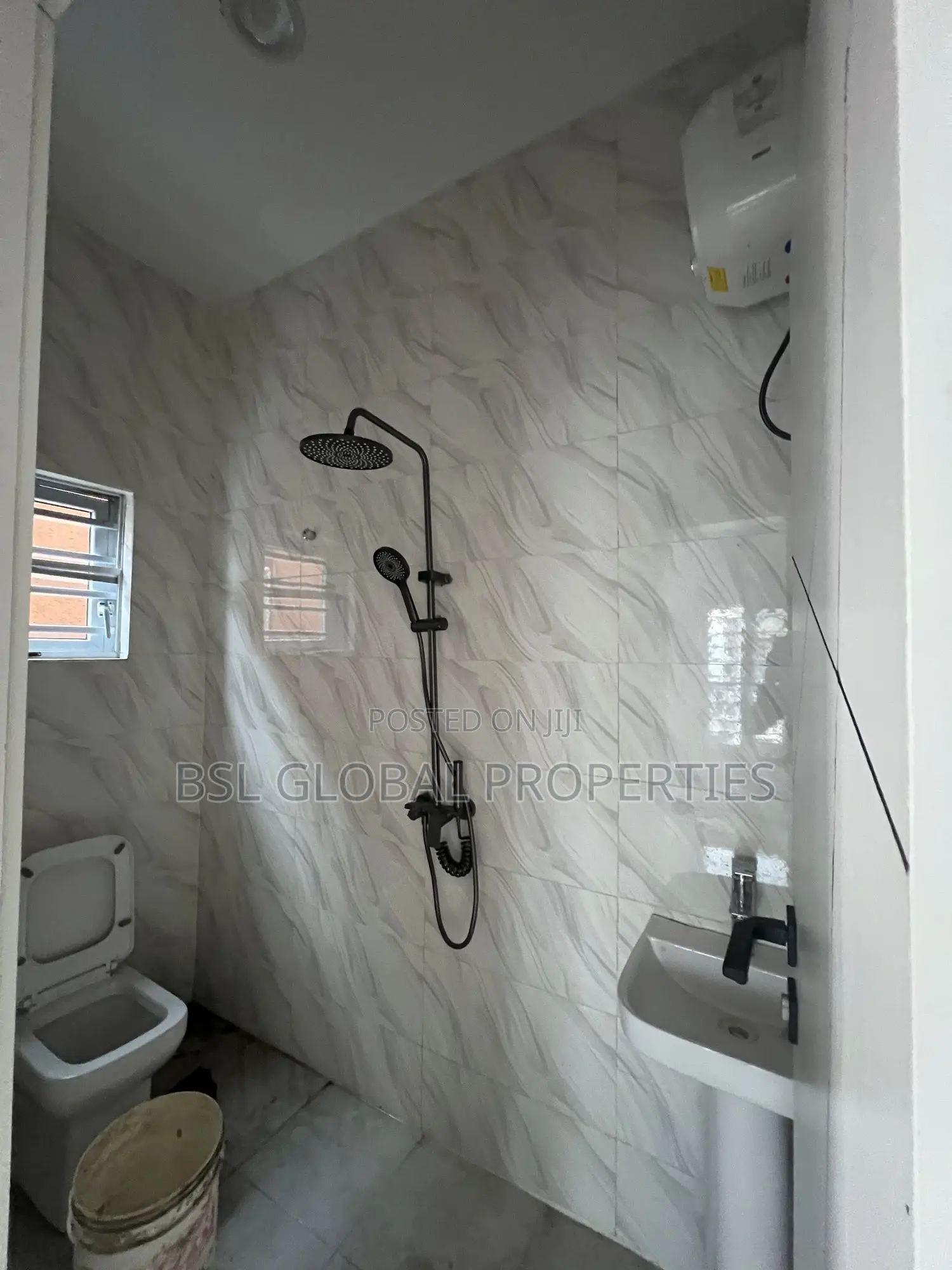 3bdrm Block of Flats in Olowora, Omole Phase 2 for rent in Omole Phase 2