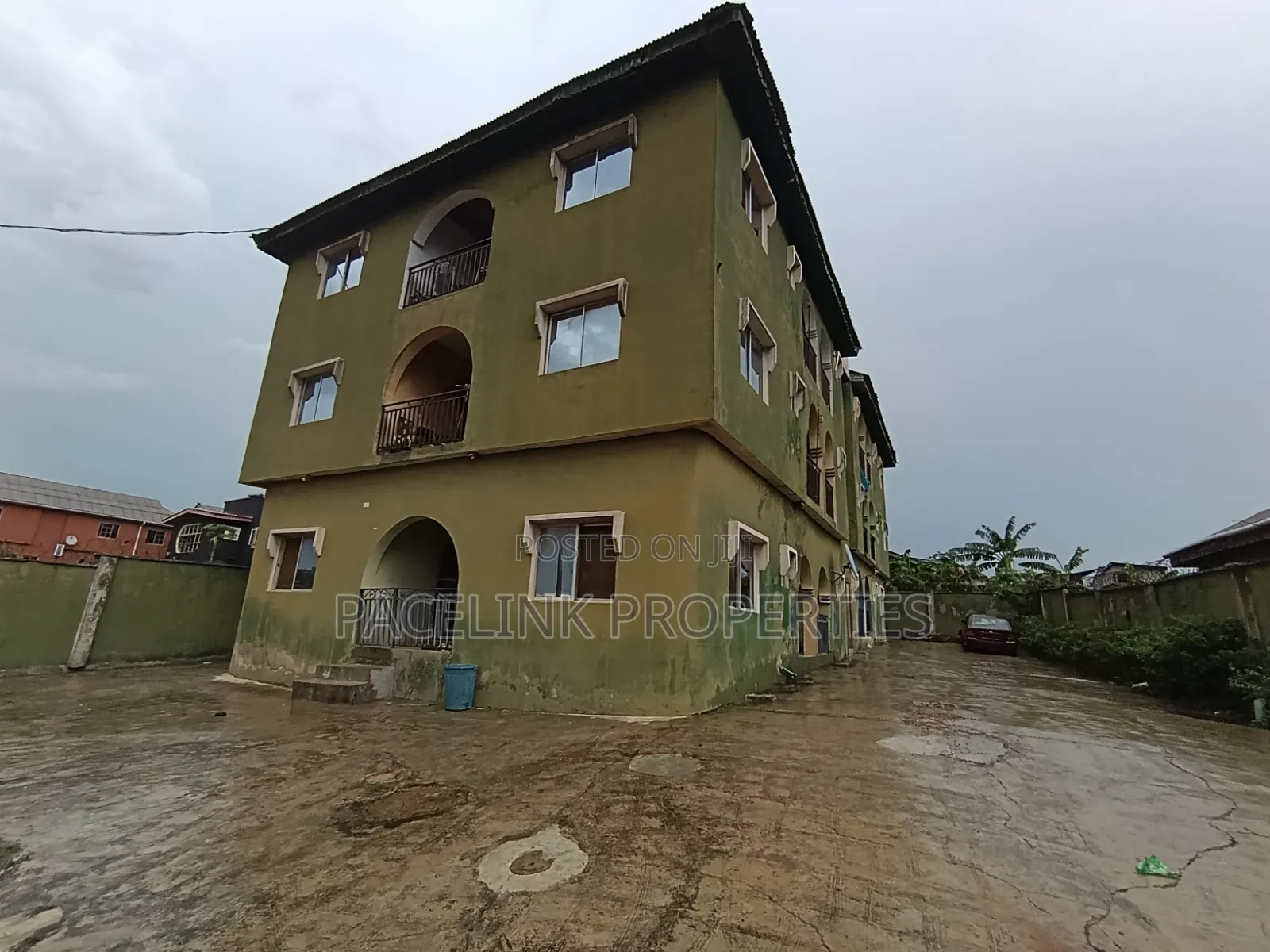 12bdrm Block of Flats in Abule Egba for sale in Abule Egba