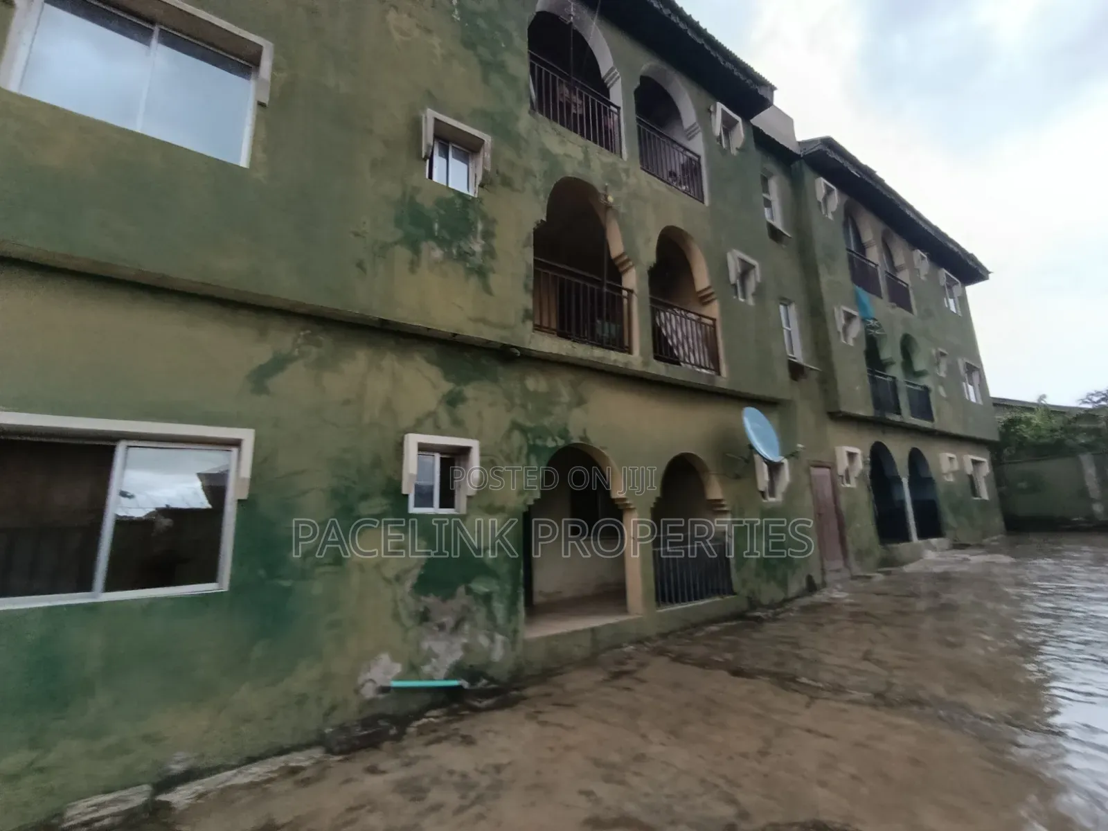 12bdrm Block of Flats in Abule Egba for sale in Abule Egba