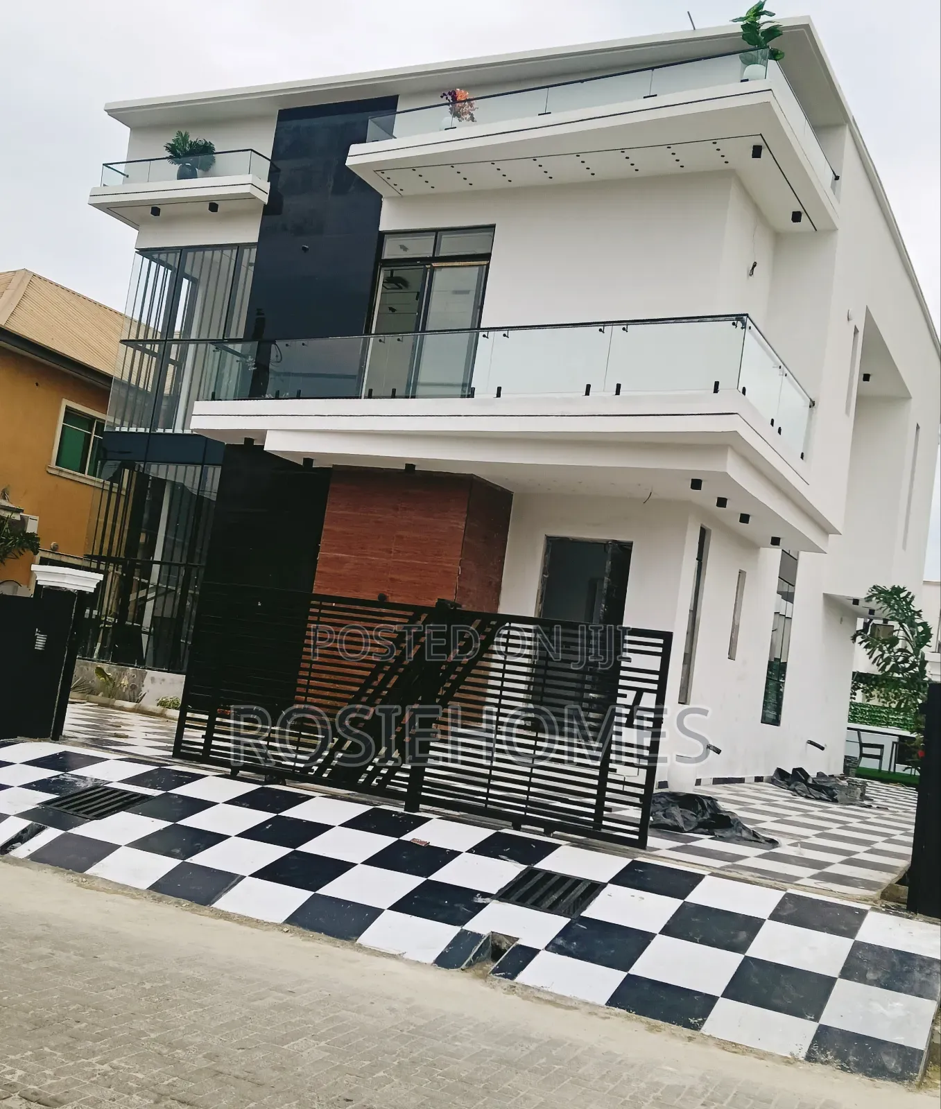 5bdrm Duplex in Diamond Estate, Sangotedo for sale in Sangotedo