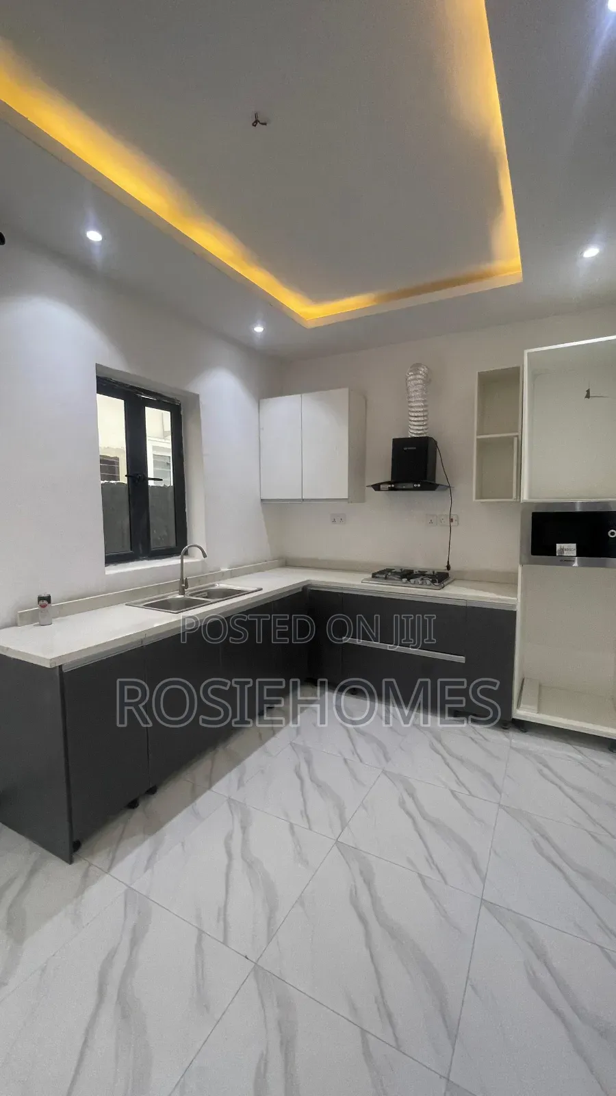 4bdrm Duplex in View Estate, Ikota for sale in Ikota