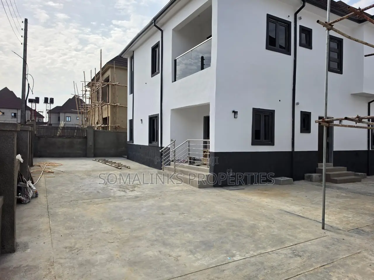 2bdrm Block of Flats in Beside Dunamis, Sabon Lugbe for rent in Sabon Lugbe