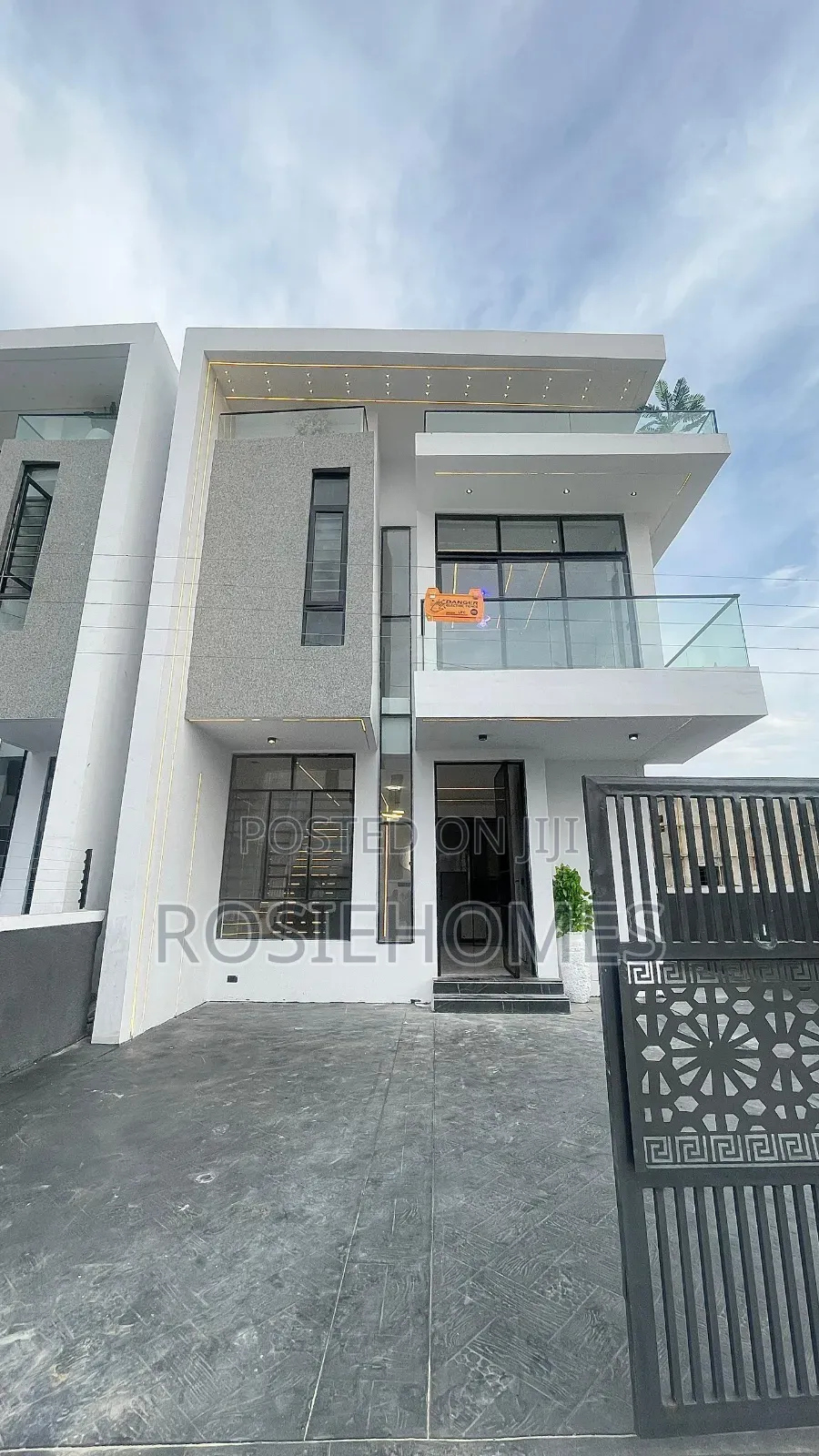 4bdrm Duplex in View Estate, Ikota for sale in Ikota