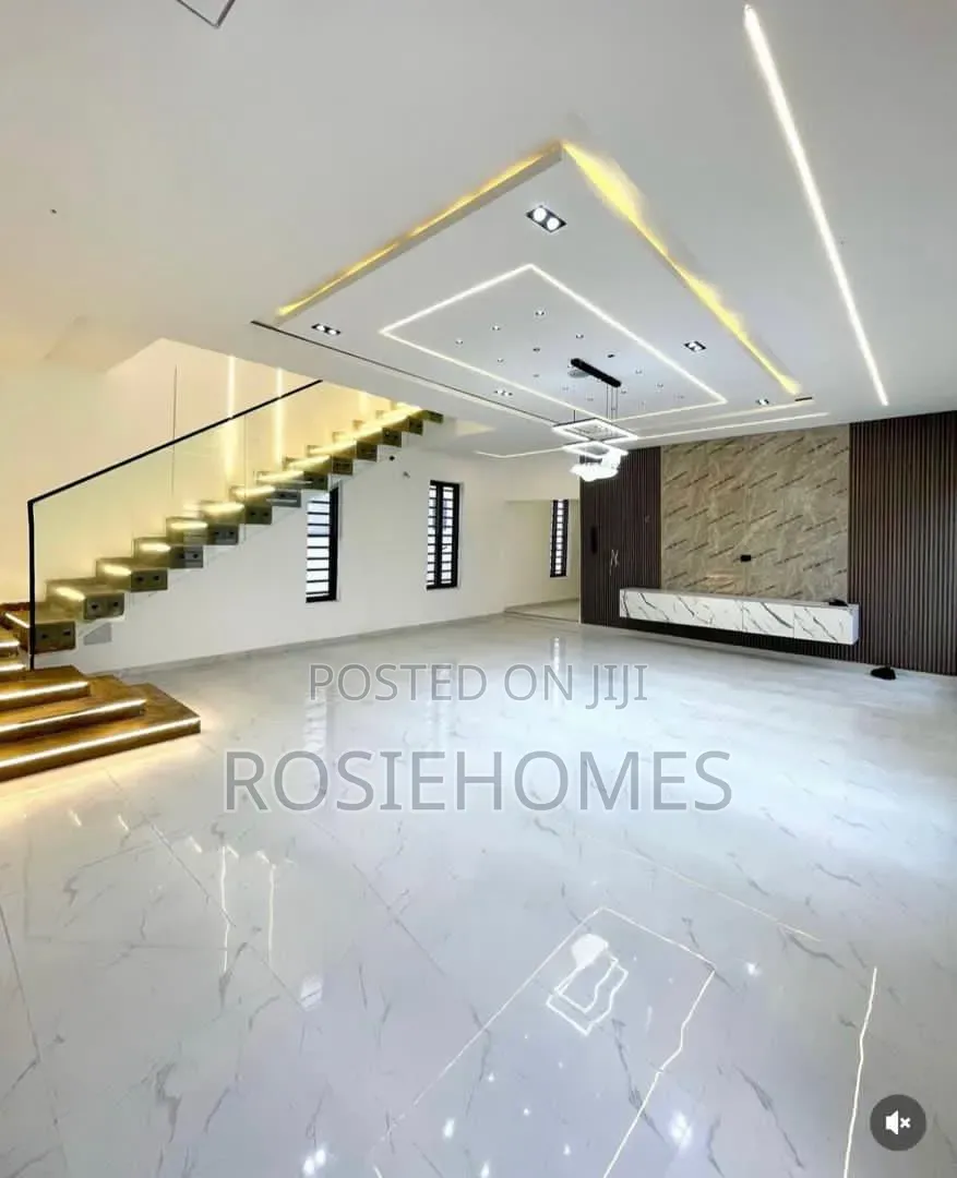 5bdrm Duplex in View Estate, Ikota for rent in Ikota
