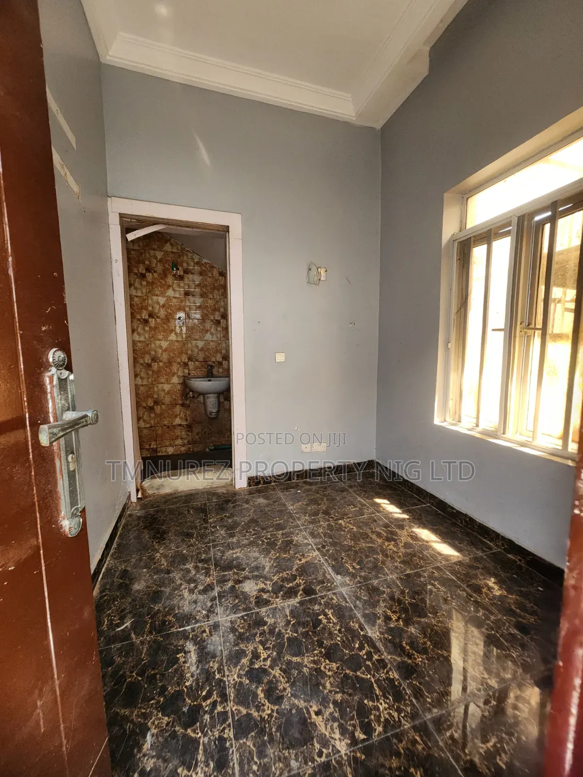 5bdrm Duplex in Chevron for rent in Chevron