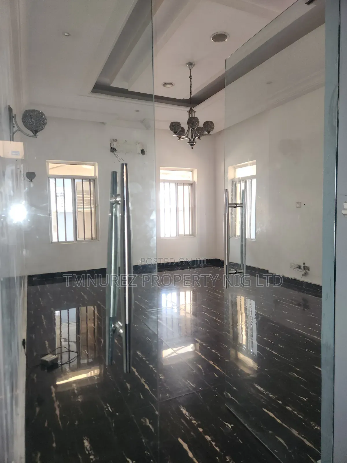 5bdrm Duplex in Chevron for rent in Chevron