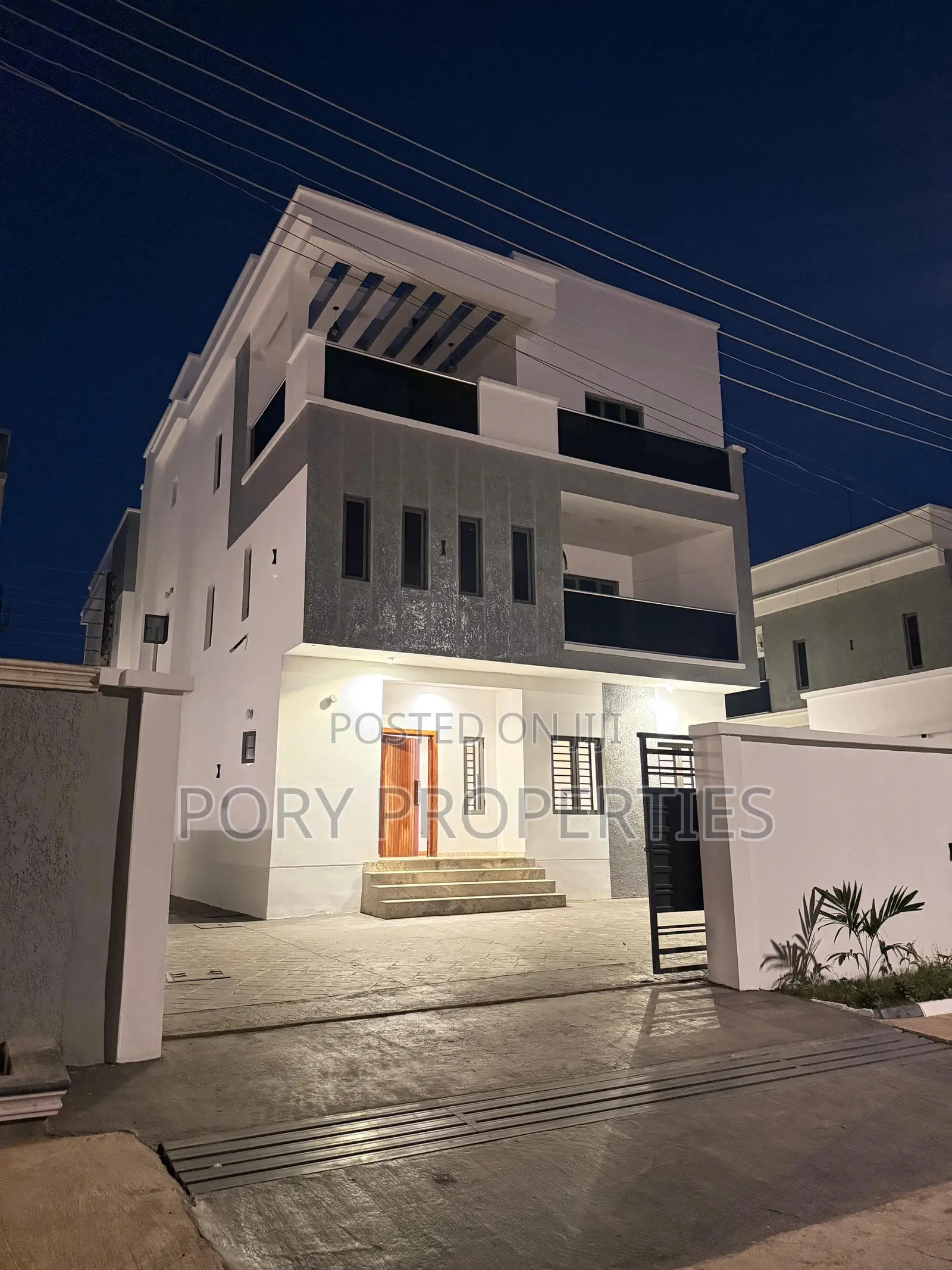 4bdrm Duplex in Kolapo Ishola Gra, Jericho for sale in Jericho