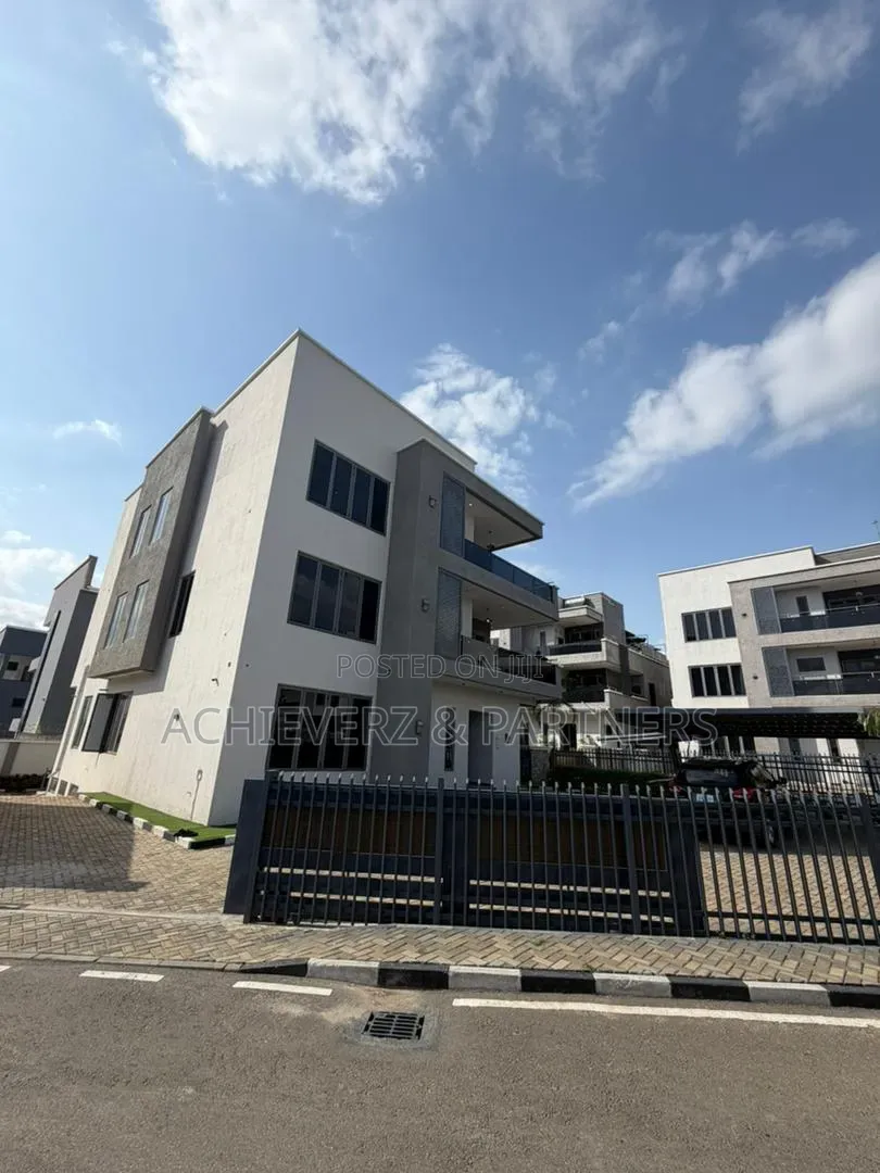 5bdrm Duplex in Wuye for sale in Wuye