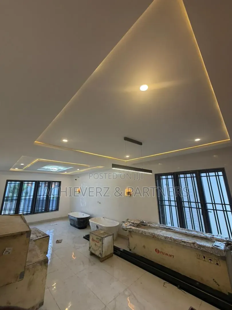 5bdrm Duplex in Wuye for sale in Wuye
