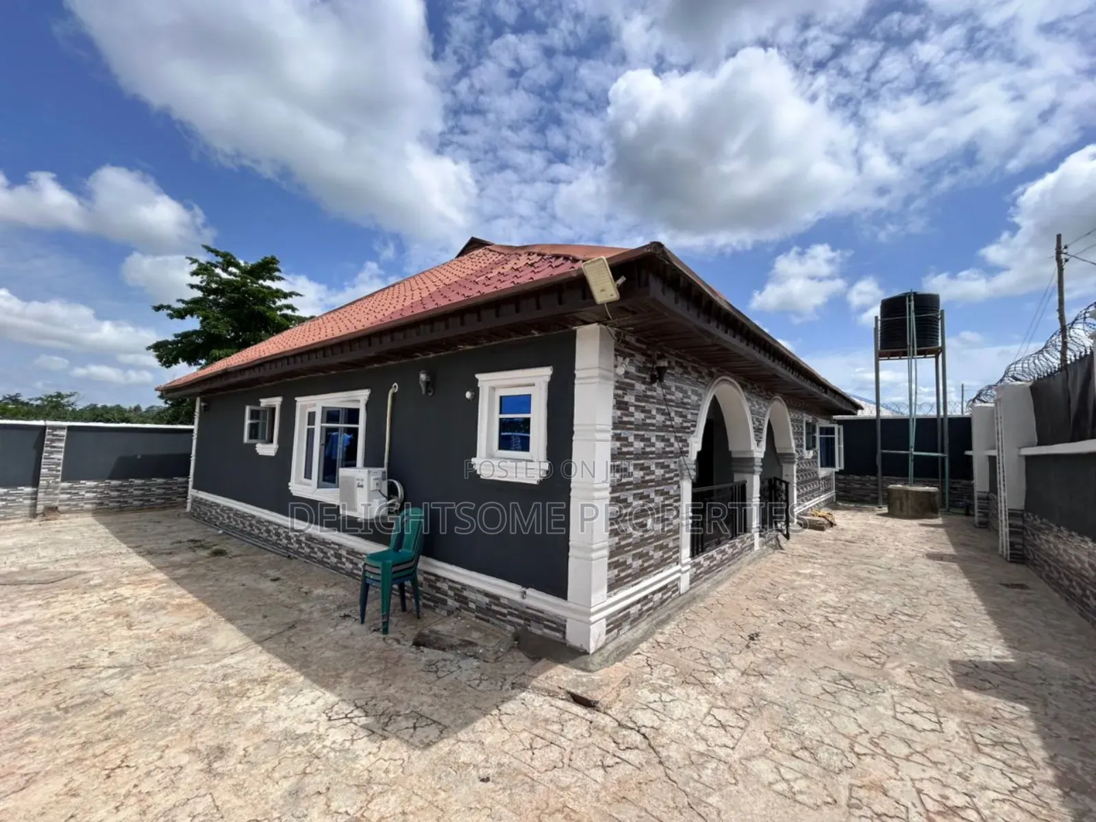 3bdrm Bungalow in Ayedarade, Omi Adio for sale in Omi Adio