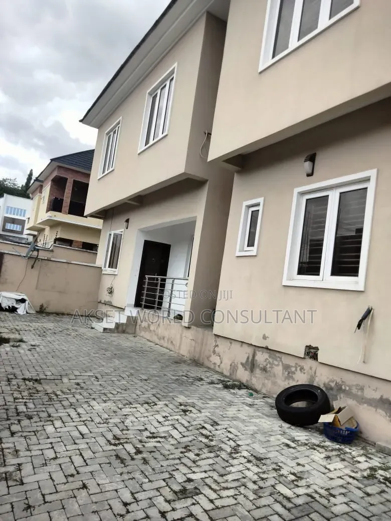 5bdrm Duplex in Filling Edge Zone, GRA Phase 2 Shangisha for rent in GRA Phase 2 Shangisha