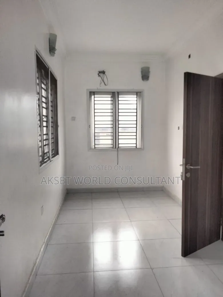 5bdrm Duplex in Filling Edge Zone, GRA Phase 2 Shangisha for rent in GRA Phase 2 Shangisha