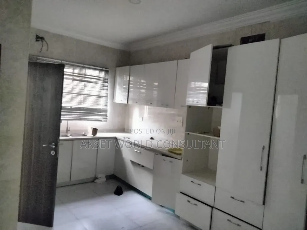 5bdrm Duplex in Filling Edge Zone, GRA Phase 2 Shangisha for rent in GRA Phase 2 Shangisha