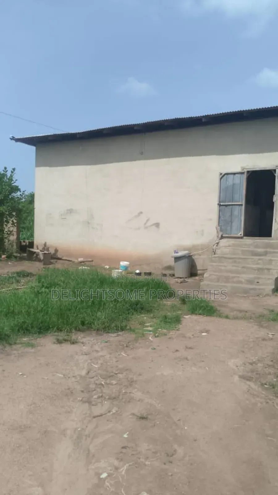 For Sale. Poutry Pen And Farm Land in Ido
